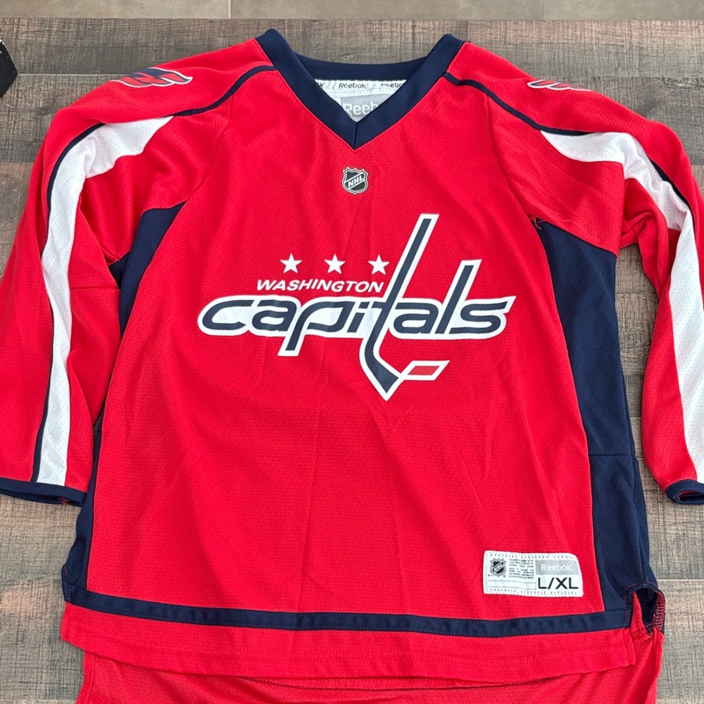 Reebok Red and Navy Capitals Jersey NHL SIZE youth L/XL